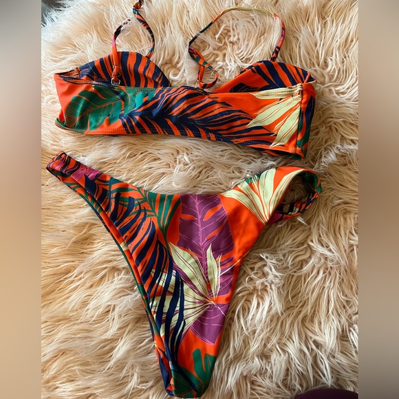 Two piece bikini - Picture 2 of 3